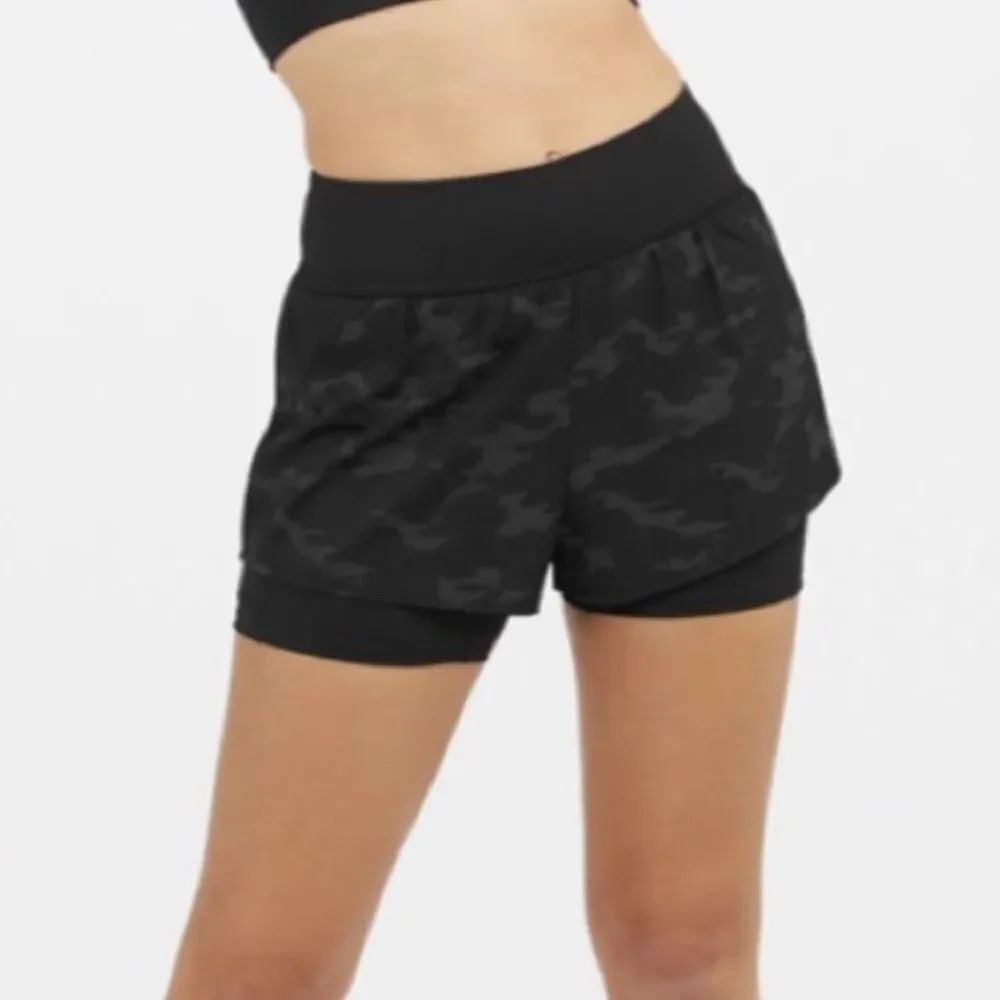 Spanx Black Camo The Get Moving Lined Shorts Women’s Small